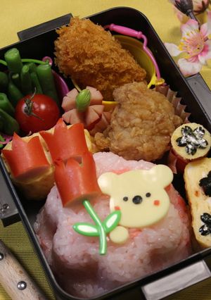 お花の上からひょっこりくまさん弁当-レシピのメイン写真