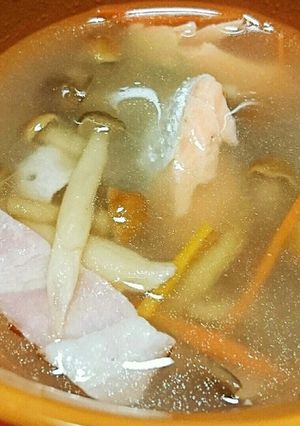 ココナッツオイル香る♪鮭ときのこのスープ-レシピのメイン写真
