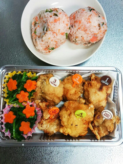 彩りあざやか!鮭と大葉と梅干しのおにぎり-レシピのメイン写真