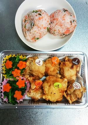 彩りあざやか！鮭と大葉と梅干しのおにぎり-レシピのメイン写真