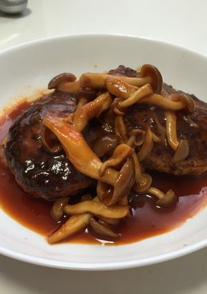 ソースが決めて煮込みハンバーグ-レシピのメイン写真
