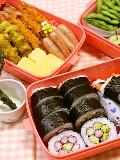 お花見弁当♡太巻きとスティックおにぎり-レシピのメイン写真
