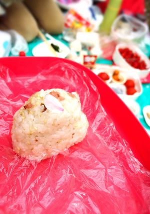 昆布が香る♡絶品〜桜の葉塩漬けおにぎり〜-レシピのメイン写真