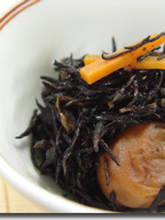 梅でさっぱり!ひじきの煮物-レシピのメイン写真
