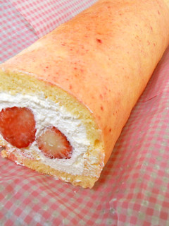 まるごといちごのロールケーキ-レシピのメイン写真