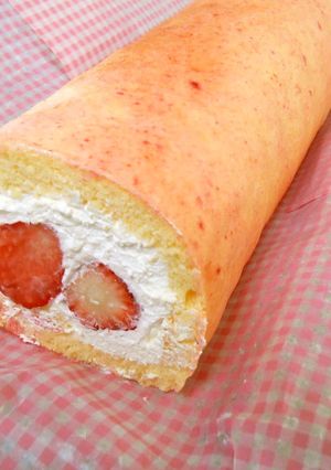 まるごといちごのロールケーキ-レシピのメイン写真