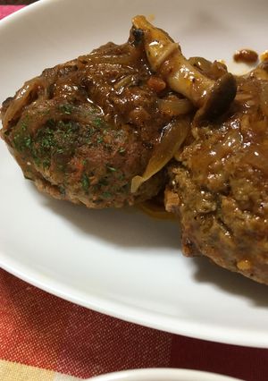 野菜ジュースを使ってね！煮込みハンバーグ-レシピのメイン写真