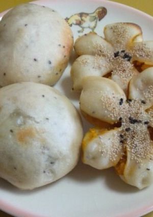 フライパンで簡単♪牡蠣と玉葱の焼き饅頭♪-レシピのメイン写真