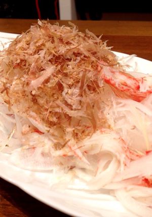 新玉ねぎスライスとカニカマの簡単サラダ♪-レシピのメイン写真