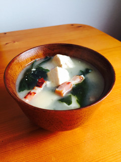 木綿豆腐とわかめとベーコンのお味噌汁-レシピのメイン写真