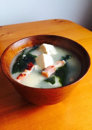 木綿豆腐とわかめとベーコンのお味噌汁-レシピのメイン写真