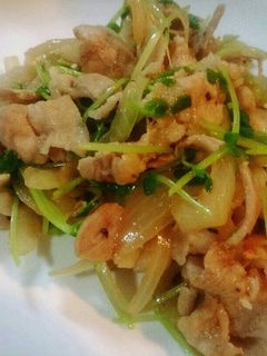 豆苗と薄切り豚バラ肉のポン酢炒め-レシピのメイン写真