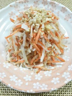 まるごと大根とにんじんのごまドレサラダ-レシピのメイン写真