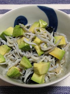 釜揚げしらすとアボカドのどんぶり-レシピのメイン写真