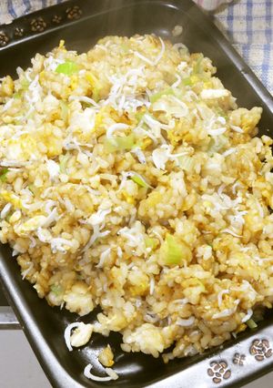 釜揚げしらすとネギと白ごまで美味な炒飯-レシピのメイン写真