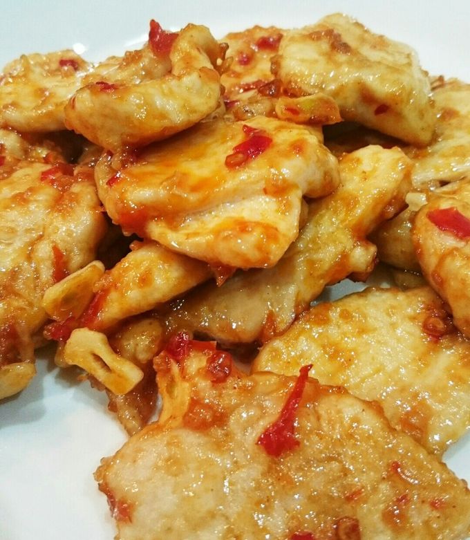 節約】柔らか鶏ムネ肉のピリ辛味噌炒め by 彩人ママ 【クックパッド