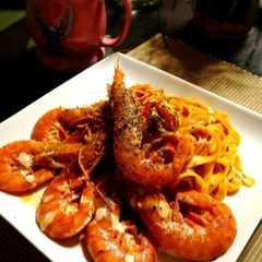 รูปของ 簡単！海老のトマトクリームパスタ