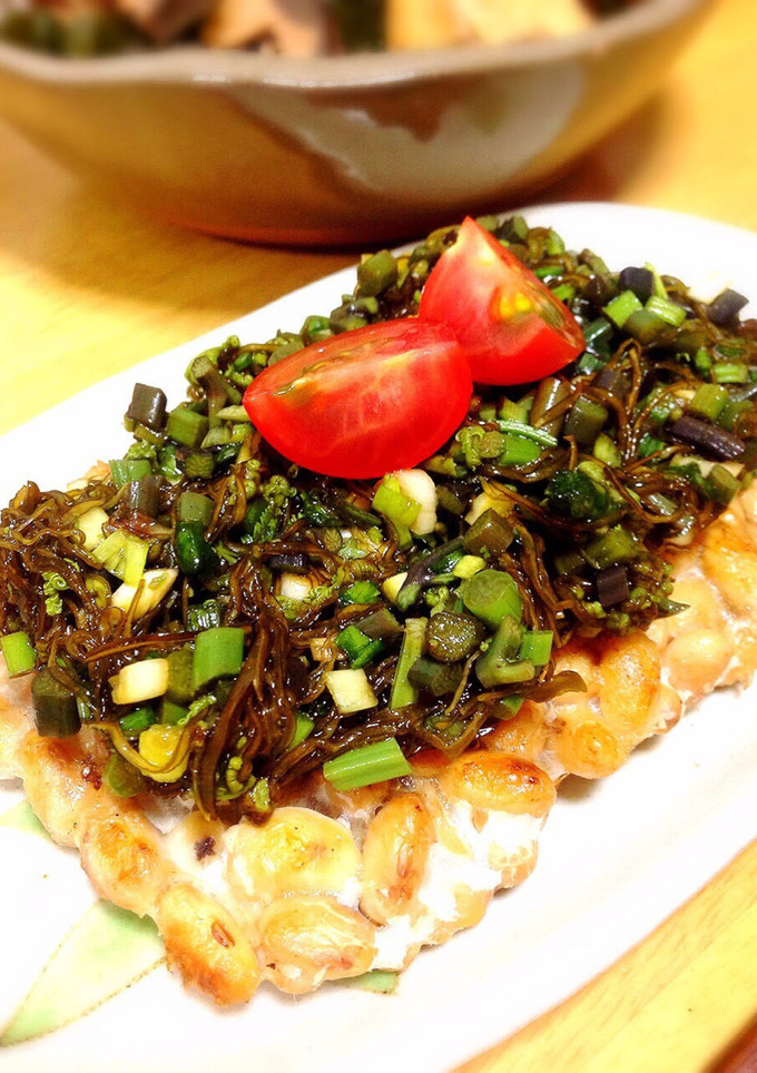 わらびと切昆布の醤油和えをテンペに乗せて-レシピのメイン写真