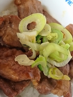 厚切りお肉で!塩ネギ豚丼♡-レシピのメイン写真
