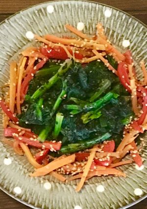 ☆胡麻は白と黒、野菜は赤と緑のお浸し-レシピのメイン写真
