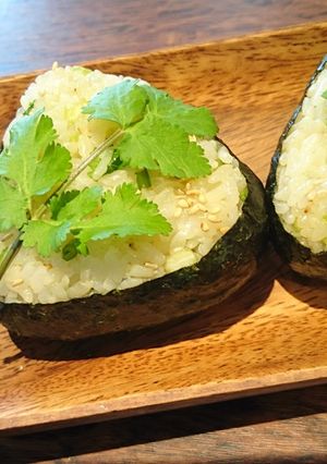 パクチー大好き！パクチーおにぎりby千風-レシピのメイン写真