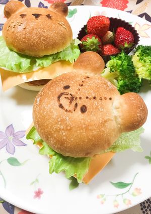 キャラパン くまちゃんハンバーガー-レシピのメイン写真