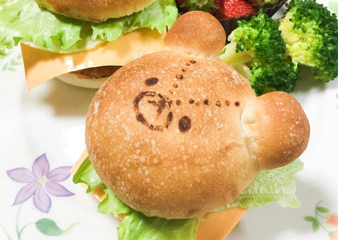 キャラパン くまちゃんハンバーガー by NENEtanmam 【クックパッド 