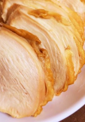鶏胸肉で簡単うまうま♡鶏チャーシュー-レシピのメイン写真