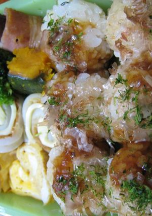 一見たこ焼き？おむすび弁当-レシピのメイン写真