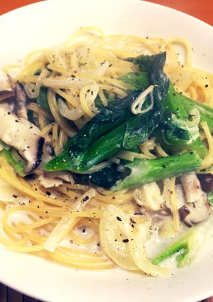 チンゲン菜花とキノコのミルクスパゲティ-レシピのメイン写真
