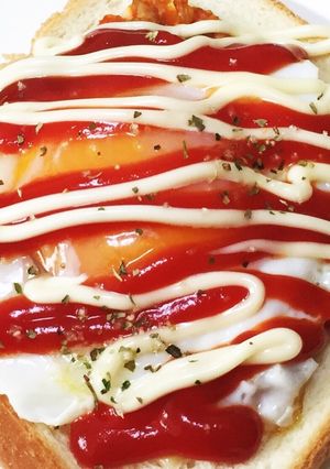 ミートソース活用！目玉焼きトースト-レシピのメイン写真