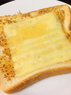 粒マスタードで☆ハニーマスタードトースト-レシピのメイン写真