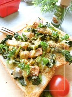 ホウレン草×ベーコンのspicyトースト-レシピのメイン写真