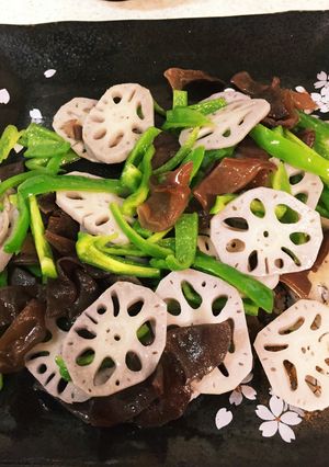 蓮根とキクラゲの青椒肉絲-レシピのメイン写真