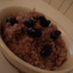 รูปของ 圧力鍋でふっくら炊ける、黒豆玄米ご飯