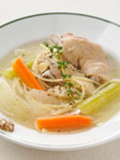 骨付きチキンと野菜の煮込みパスタ-レシピのメイン写真