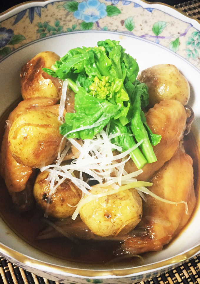 春の煮物 新じゃがと手羽先甘辛菜の花添え-レシピのメイン写真