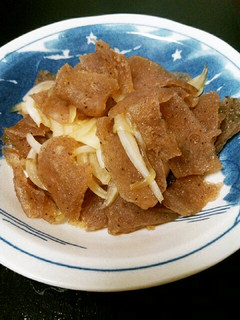 凍りこんにゃくと玉葱の煮物、牛丼風!?-レシピのメイン写真