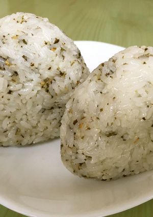 ☆ごま油香る 韓国ふりかけおにぎり-レシピのメイン写真