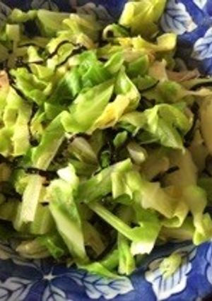 蒸し春キャベツを塩昆布でどうぞ-レシピのメイン写真