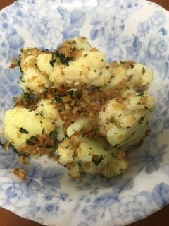 ぽくぽく♪カリフラワーのパン粉炒め-レシピのメイン写真