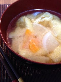 だし入り味噌で簡単*油揚げと大根の味噌汁-レシピのメイン写真