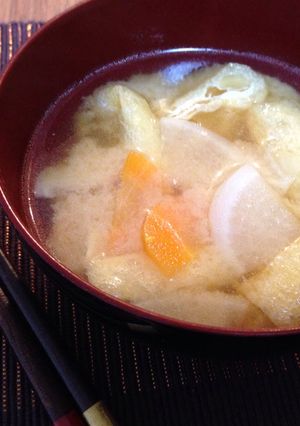 だし入り味噌で簡単＊油揚げと大根の味噌汁-レシピのメイン写真