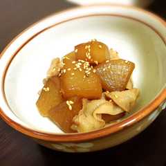 รูปของ 蜂蜜でツヤっと柔らか♪豚バラ大根の煮物