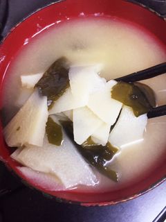 簡単、筍とワカメの味噌汁-レシピのメイン写真