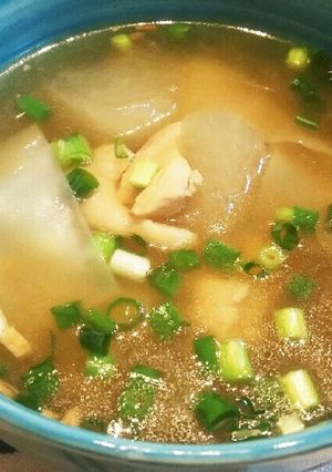 ワンタン皮がつるん♪冬瓜と鶏の生姜スープ-レシピのメイン写真