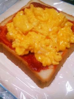 朝食に簡単スクランブルエッグトースト-レシピのメイン写真