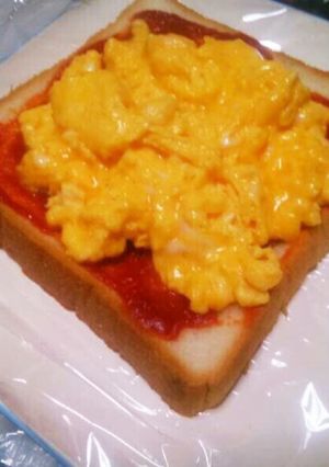 朝食に簡単スクランブルエッグトースト-レシピのメイン写真