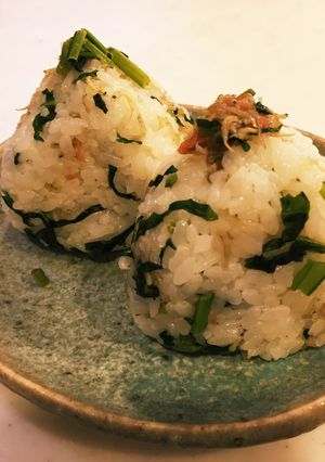 ちりめんじゃことカブの葉炒めオニギリ-レシピのメイン写真