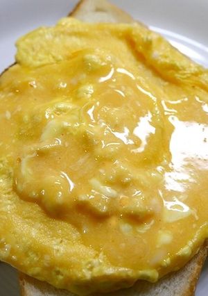 レンジで簡単!玉子好きの乗せパン-レシピのメイン写真